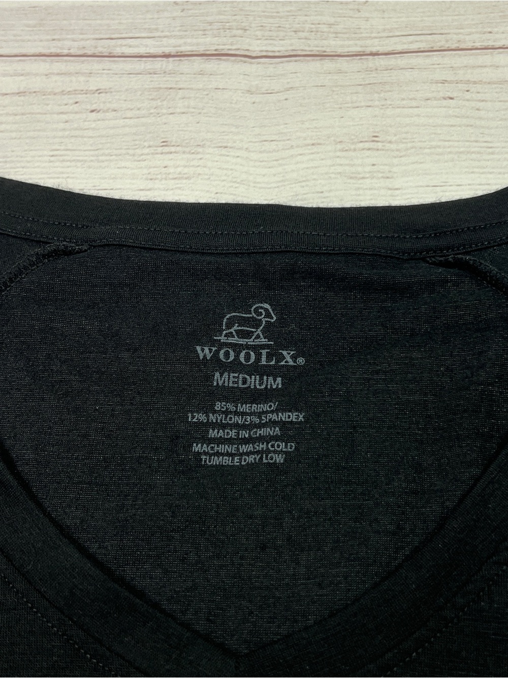 Woolx Mia Merino Wool V-Neck Tee - Medium - black lightweight short sleeve EUC - Picture 7 of 9